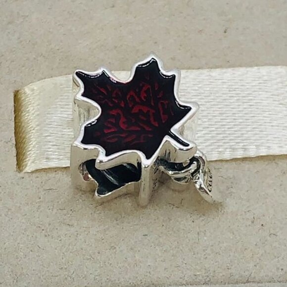 ✨✨ Pandora Canada Red Maple Leaf Charm - Picture 3 of 7
